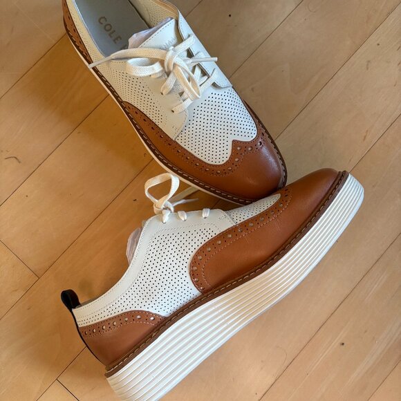 Cole Haan Women’s Two-Tone Wingtip Oxford Sneakers, Size 7B - Picture 1 of 4